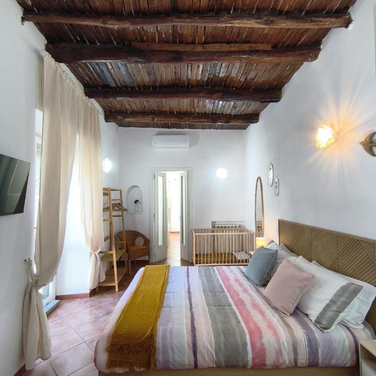 Regina Partenope Home - Appartamento con 2 Camere da Letto e Balcone - 1