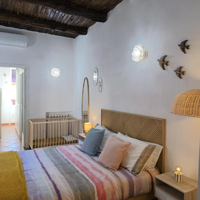 Regina Partenope Home - Appartamento con 2 Camere da Letto e Balcone - 15