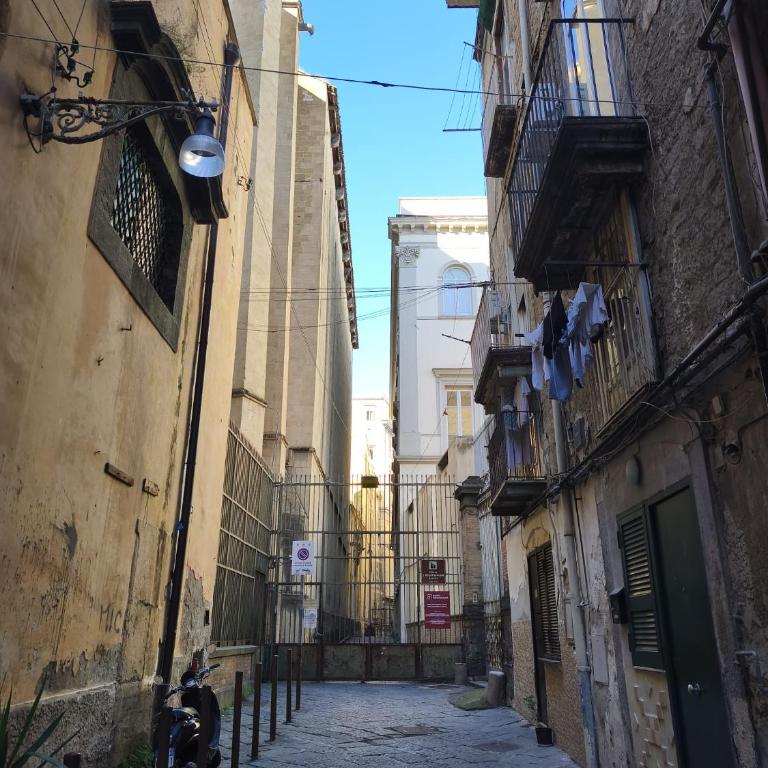 Regina Partenope Home - Appartamento con 2 Camere da Letto e Balcone - 47