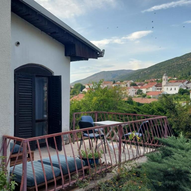 Green Hideaway - One-Bedroom House - 7