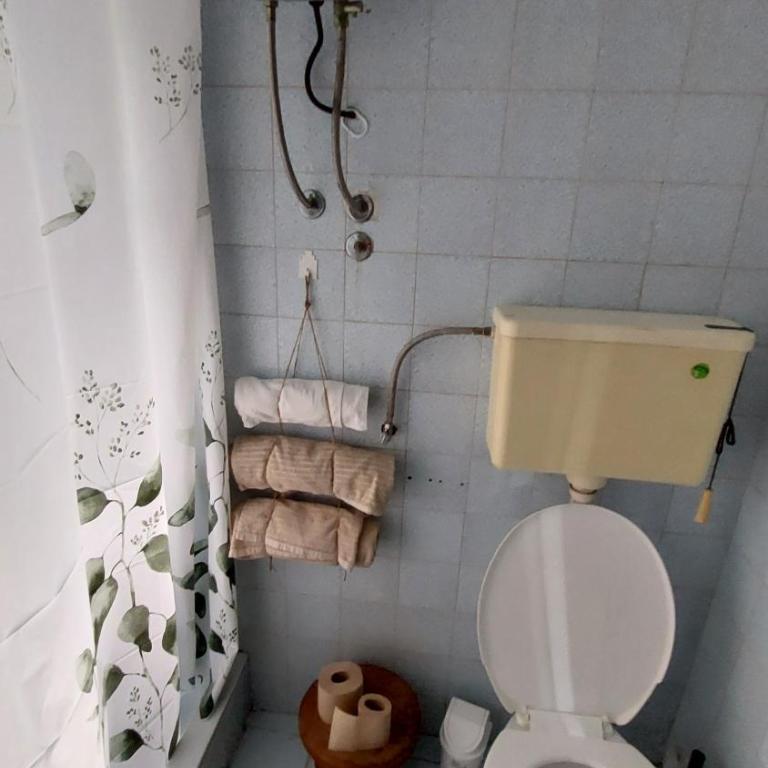 Green Hideaway - One-Bedroom House - 17