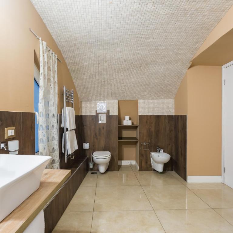 Chiaia 205 By Dimorra - Suite Superior con Vasca Idromassaggio - 5