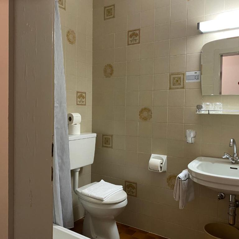 Ciasa Soreghina - Camera Matrimoniale con Bagno Privato Esterno - 3