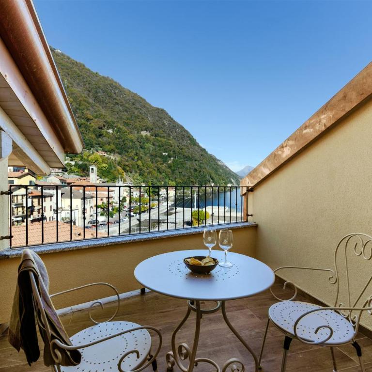 Home Holidays - by MyHomeInComo - Camera Matrimoniale Deluxe con Balcone - 18