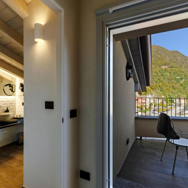 Home Holidays - by MyHomeInComo - Camera Matrimoniale Deluxe con Balcone - 20