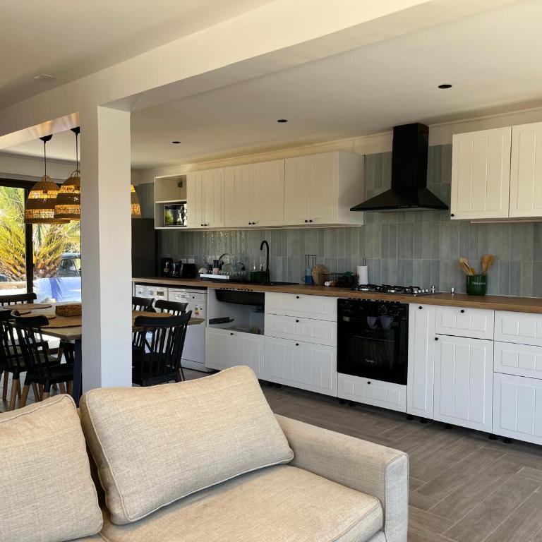 Casa en Laguna de Zapallar a pasos de la playa, recién remodelada - Three-Bedroom Home - 2