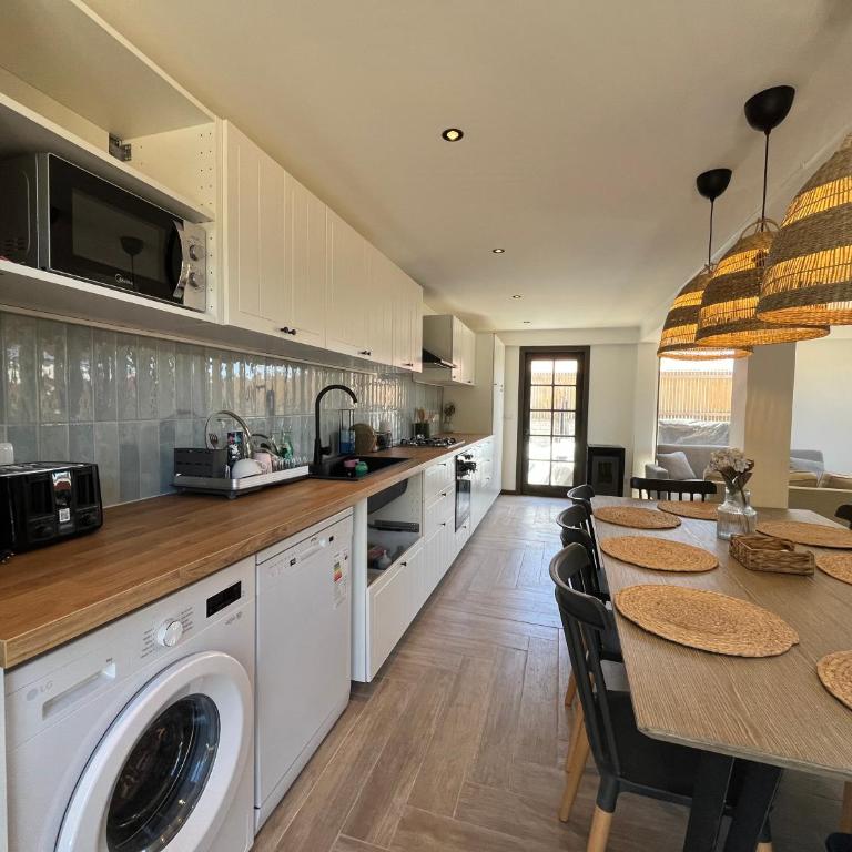 Casa en Laguna de Zapallar a pasos de la playa, recién remodelada - Three-Bedroom Home - 4