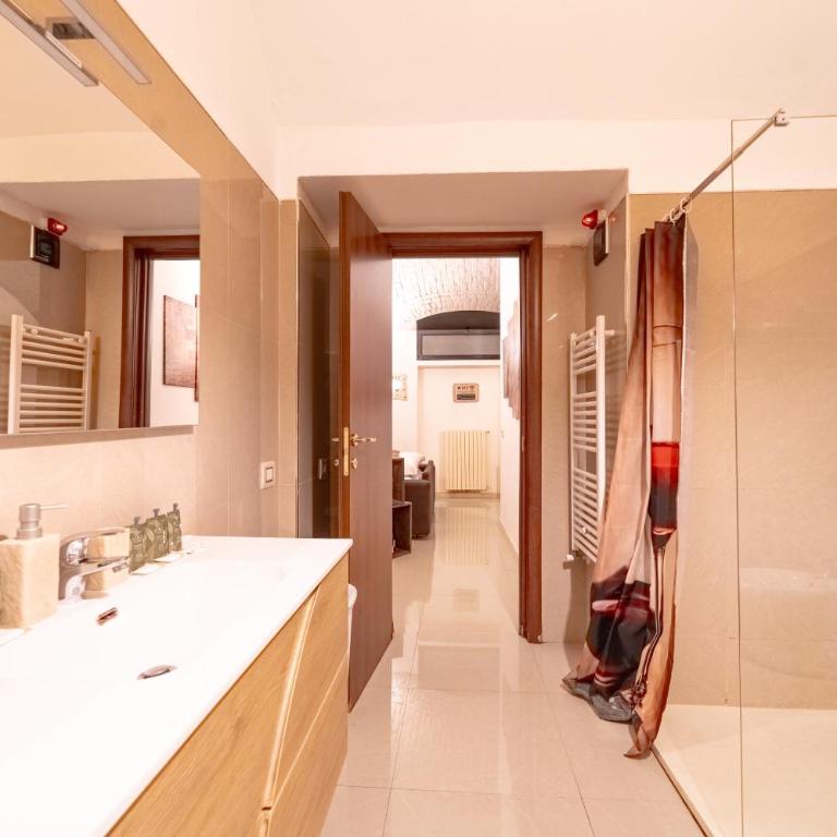 The Wine Cave, Cool & Spacious 2BR, Steps from Milano Centrale, ideal for large groups and families - Appartamento con 2 Camere da Letto - 32