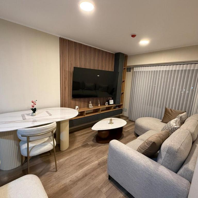 Apartment in Victoria - Three-Bedroom Apartment - 1