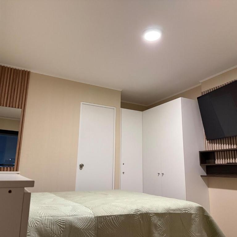 Apartment in Victoria - Three-Bedroom Apartment - 13