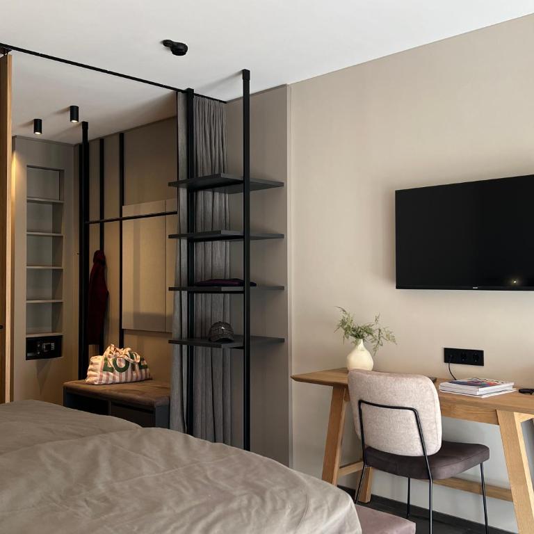 Revier Boutique Hotel Kaprun - Zimmer mit Kingsize-Bett und Bergblick - 3