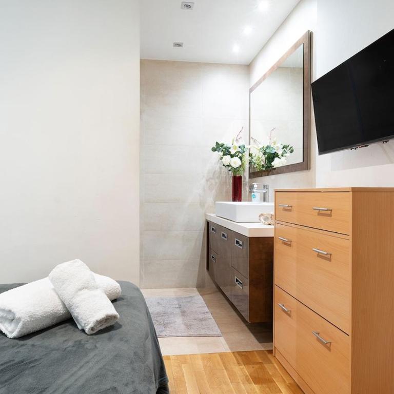 Magnífico apartamento en el centro - Three-Bedroom Apartment - 26