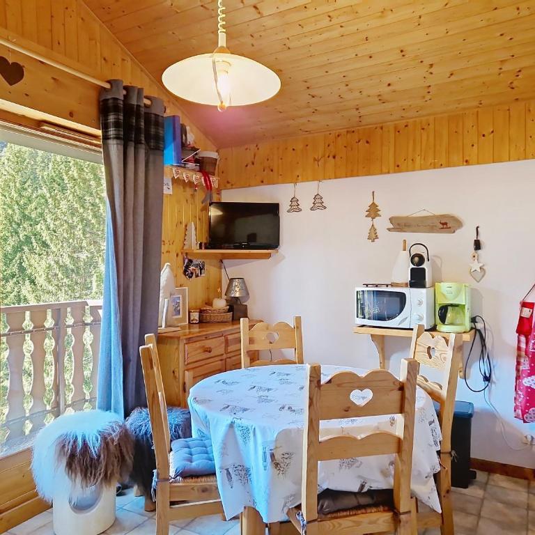 Forsythia FA18 FAMILY 1& NATURE 4 Pers - Studio - 2