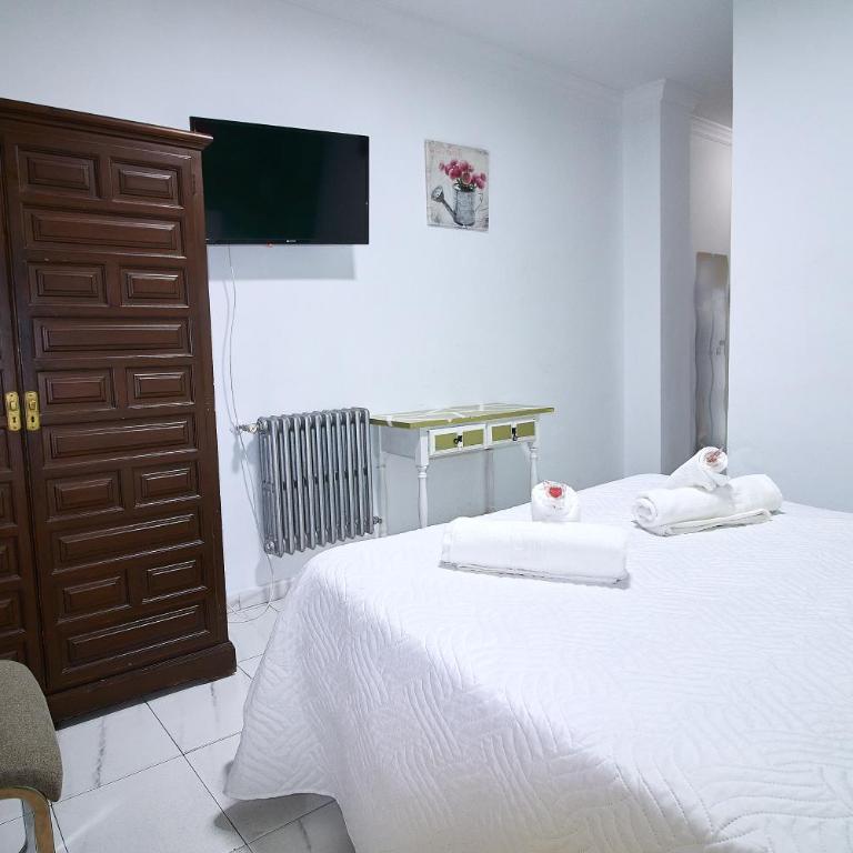 Hotel Virgen de los Reyes - Habitación con cama grande - 16