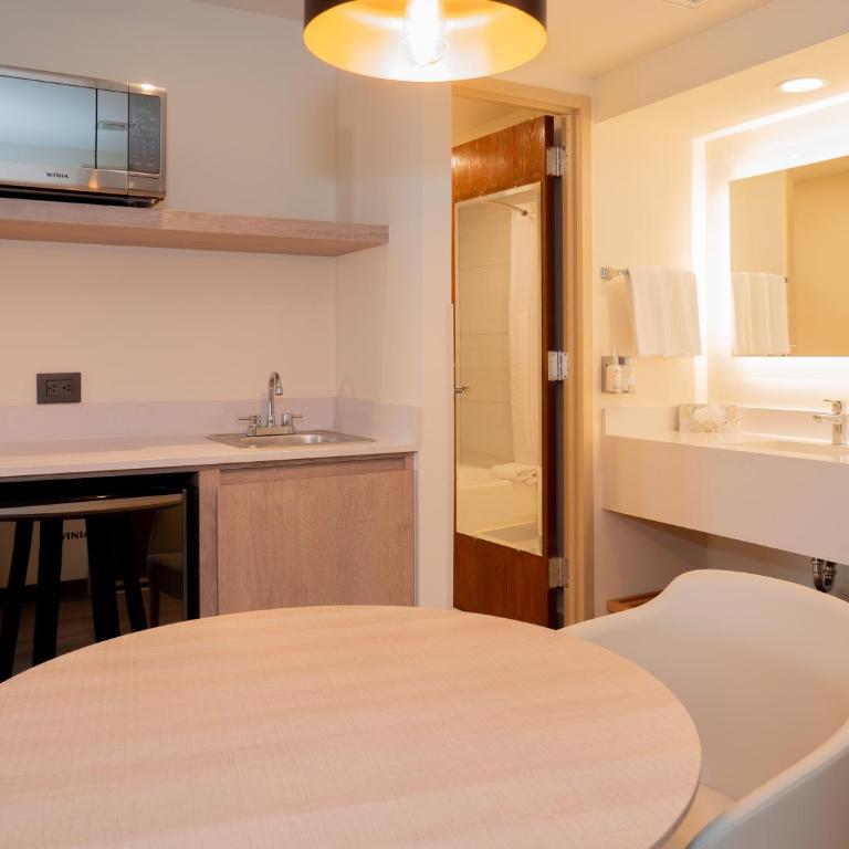 Holiday Inn Express - Monterrey - Tecnologico by IHG - King Suite - 4