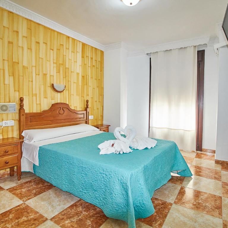 Hotel Virgen de los Reyes - Habitación con cama grande - 3