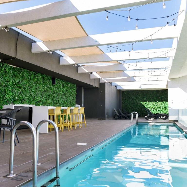 Elegant Oasis in the Heart of Las Condes 2BR - Apartamento - 2