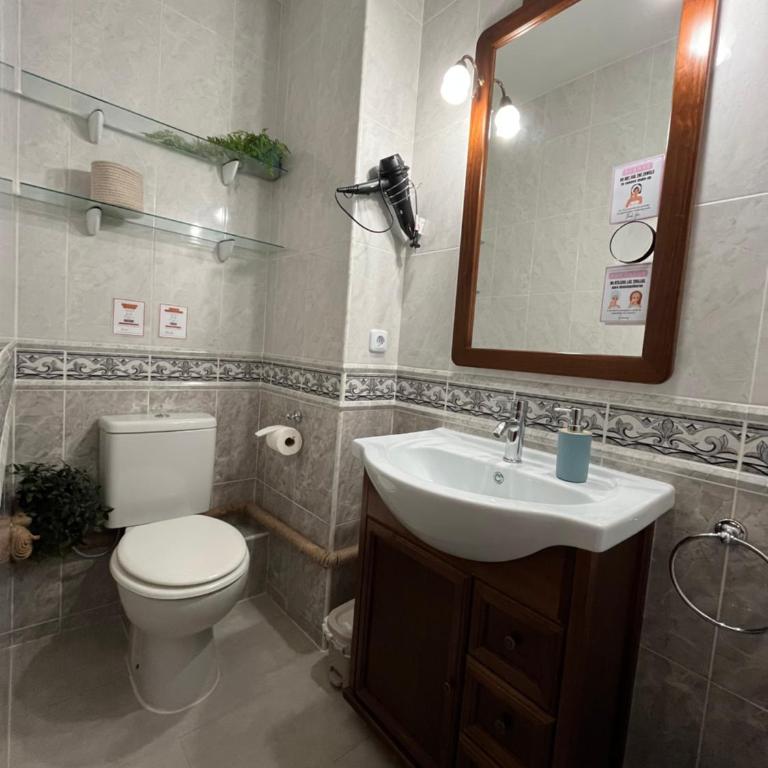Soleado Apt con balcón y vistas al mar Playa 15 min caminando - Apartamento de 1 dormitorio - 11