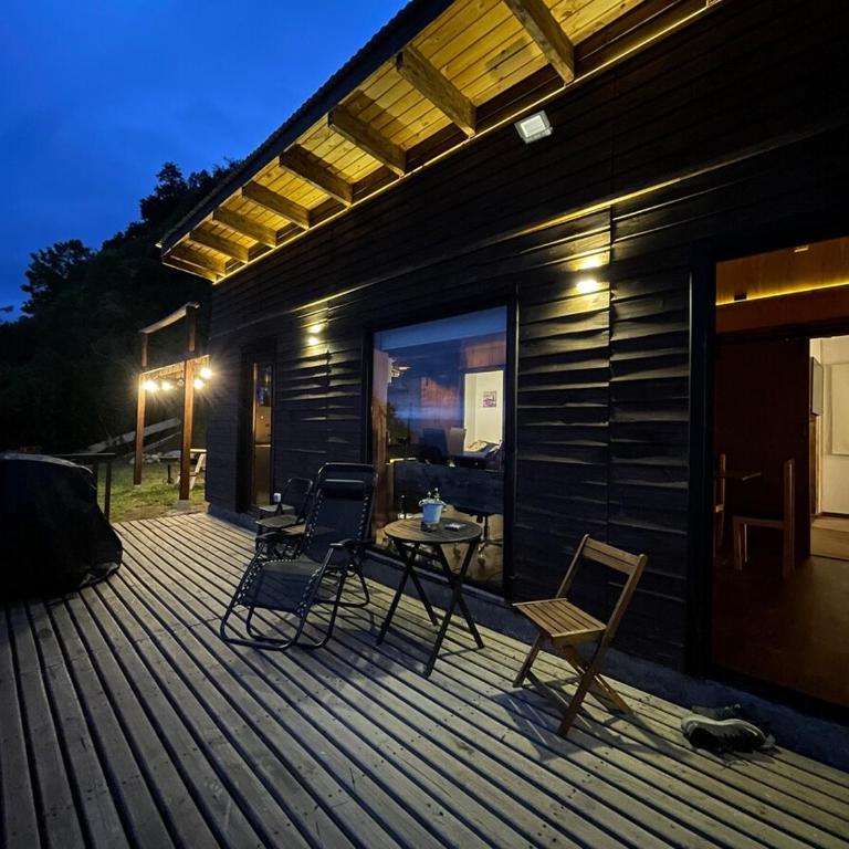 Cabin with Jacuzzi - Two-Bedroom Chalet - 13