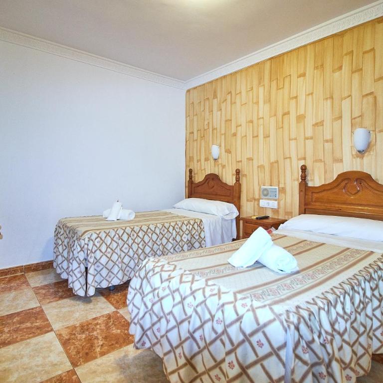 Hotel Virgen de los Reyes - Habitación Doble - 2 camas - 8