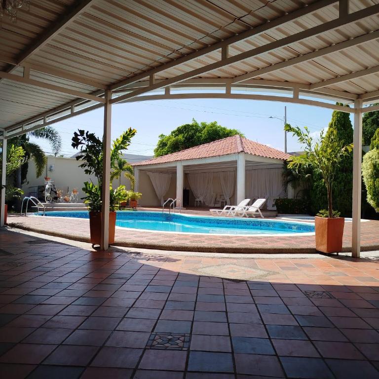 Valle Suites, la mejor zona - Habitación Doble con baño privado - 1 o 2 camas - 6