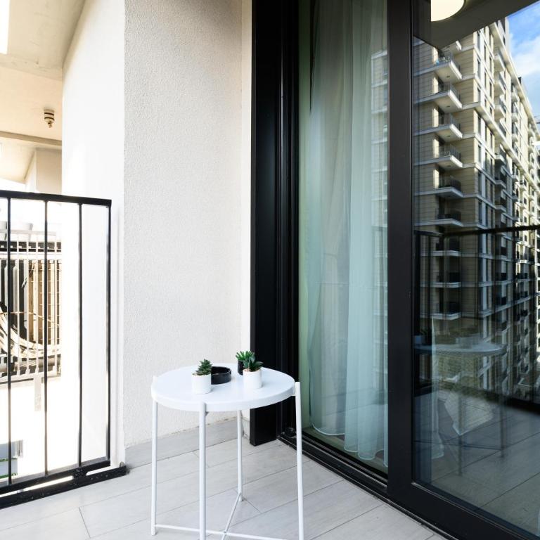inJoy - One-Bedroom Apartment - 12