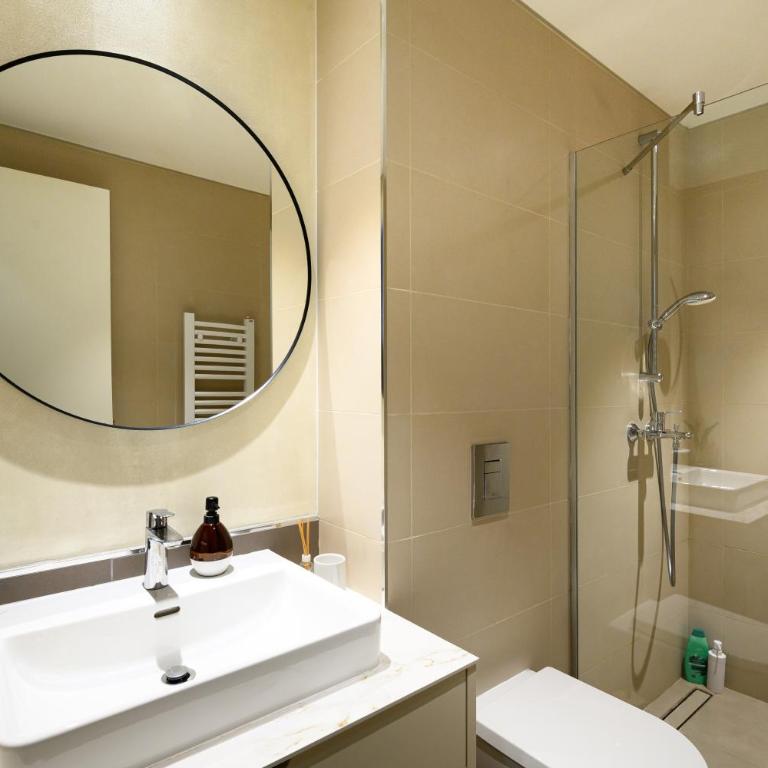 inJoy - One-Bedroom Apartment - 14