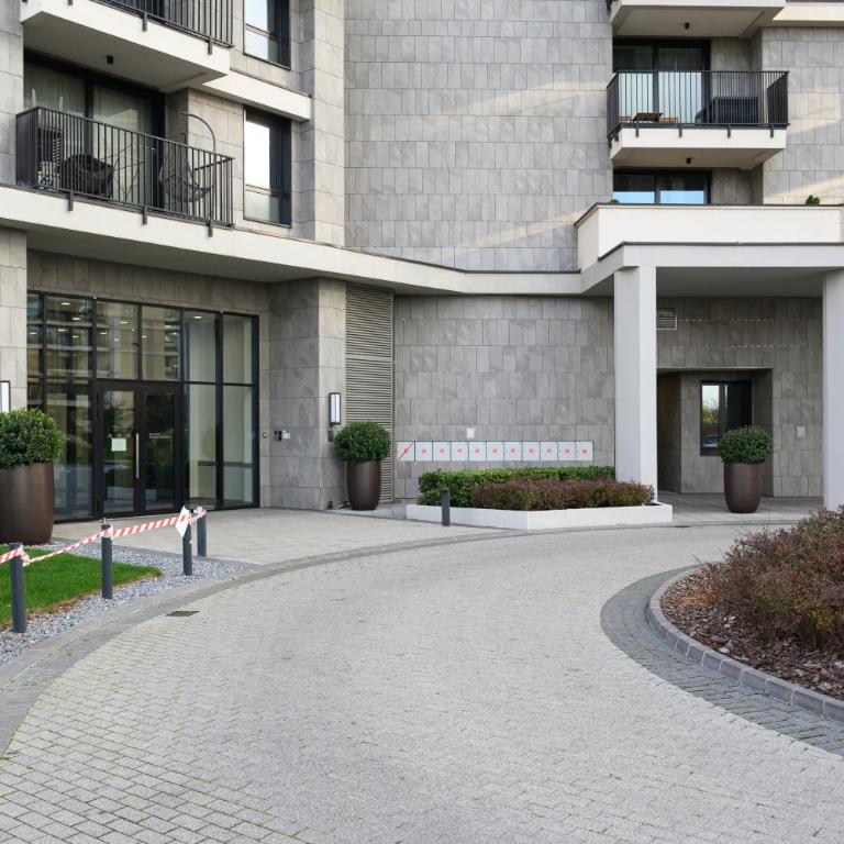 inJoy - One-Bedroom Apartment - 17