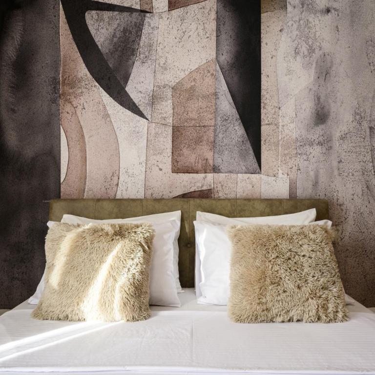 inJoy - One-Bedroom Apartment - 16