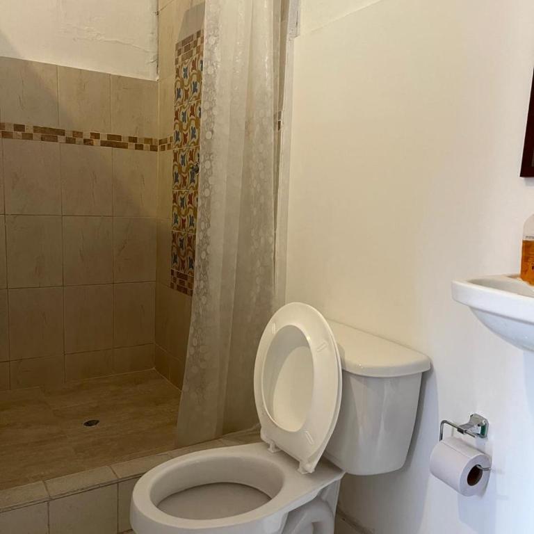 Sandalio Hostal Cali - Habitación Doble con baño privado - 13