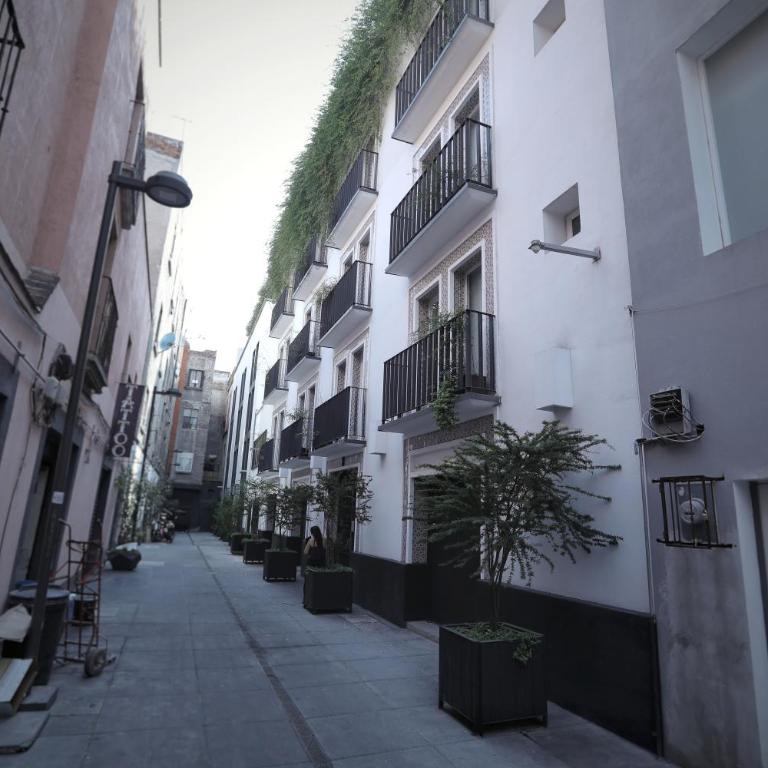 Downtown loft and 24-7 reception - One-Bedroom Apartment - 8