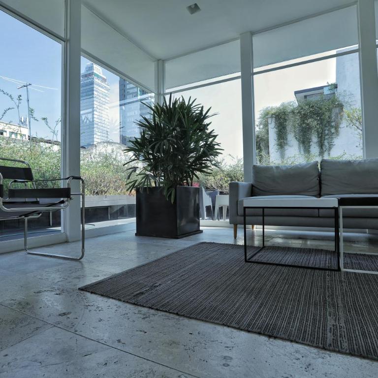 Downtown loft and 24-7 reception - One-Bedroom Apartment - 16