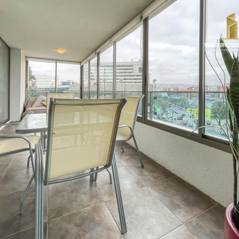 Departamento con Terraza, Vista al Mar y Piscina en Viña - Three-Bedroom Apartment - 10