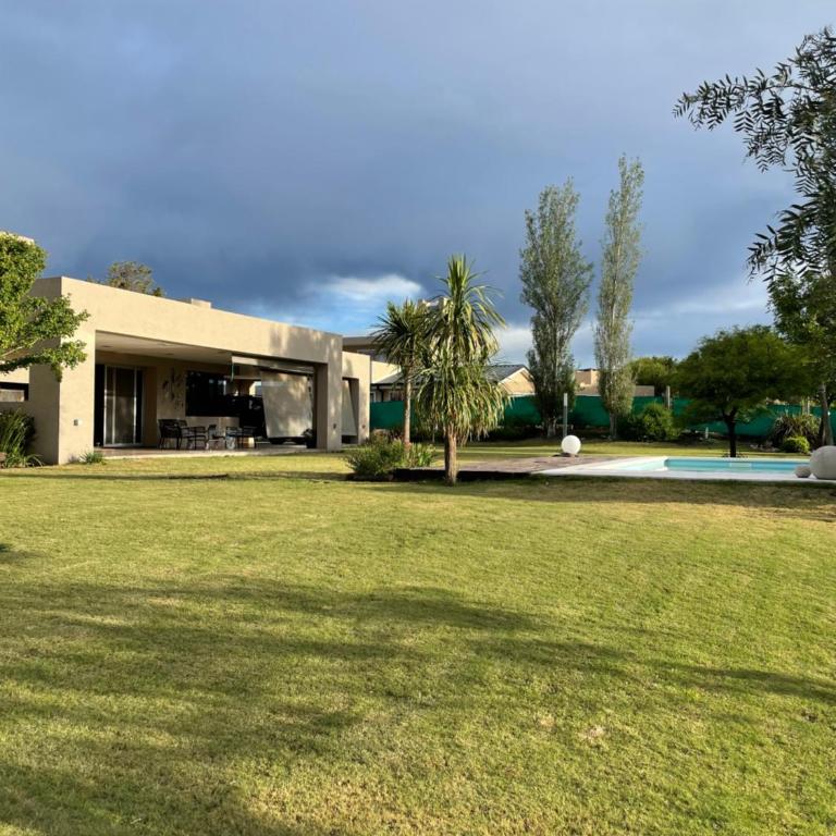 CASA DE CATEGORIA EN LAS SIERRAS de CORDOBA - Casa de 3 dormitorios - 1