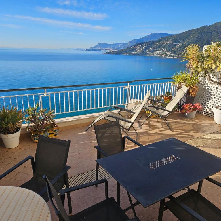 Beachfront Paradise - Panoramic Terrace, Monaco view & Private Access to Calandre Beach - French Riviera Liguria - Appartamento con 2 Camere da Letto - 3