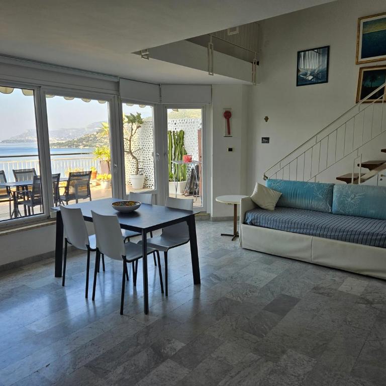 Beachfront Paradise - Panoramic Terrace, Monaco view & Private Access to Calandre Beach - French Riviera Liguria - Appartamento con 2 Camere da Letto - 11