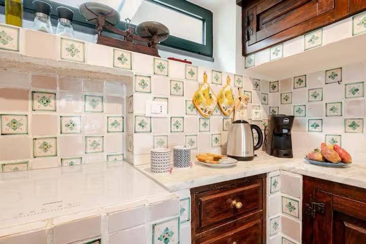 DIMORA DISIU - Jacuzzi & Sea View - 4 minuti a piedi dal centro - Three-Bedroom House - 11
