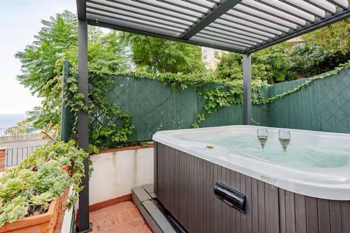 DIMORA DISIU - Jacuzzi & Sea View - 4 minuti a piedi dal centro - Three-Bedroom House - 1