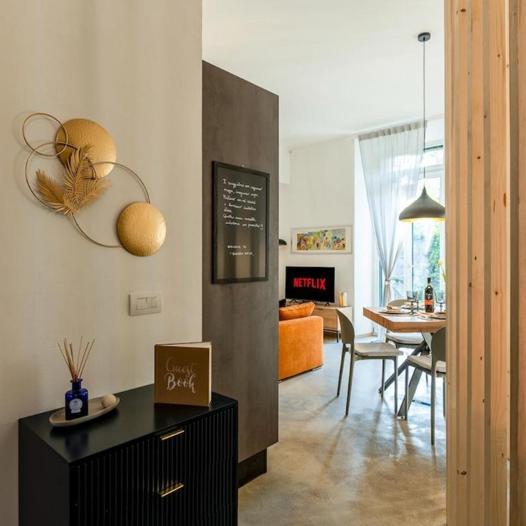 Private Garden & Metro 2 min - Wooden Wave Flat - Two-Bedroom Apartment - 30