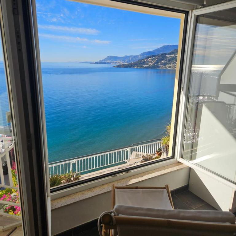 Beachfront Paradise - Panoramic Terrace, Monaco view & Private Access to Calandre Beach - French Riviera Liguria - Appartamento con 2 Camere da Letto - 12