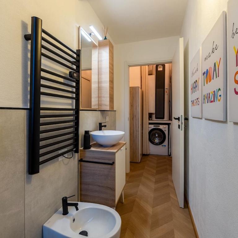 Private Garden & Metro 2 min - Wooden Wave Flat - Two-Bedroom Apartment - 4