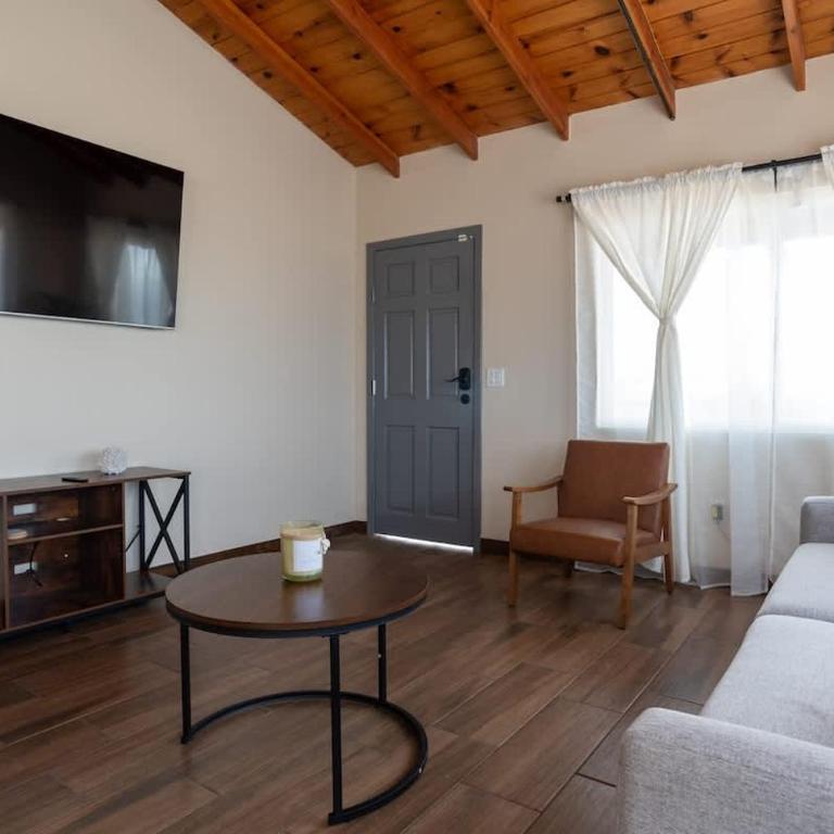 NEW Casa Marea Beach Front House DT 2BR WiFi & AC - Apartment - 2