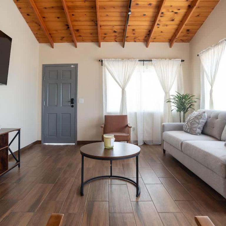 NEW Casa Marea Beach Front House DT 2BR WiFi & AC - Apartment - 5