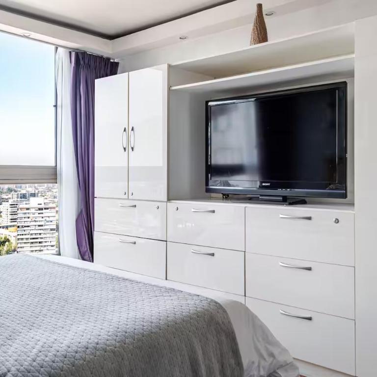Charming Apartment with Jacuzzi in Central Location - Three-Bedroom Apartment - 3