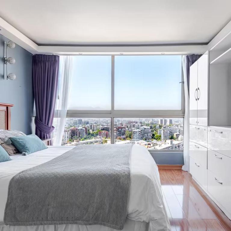 Charming Apartment with Jacuzzi in Central Location - Three-Bedroom Apartment - 1