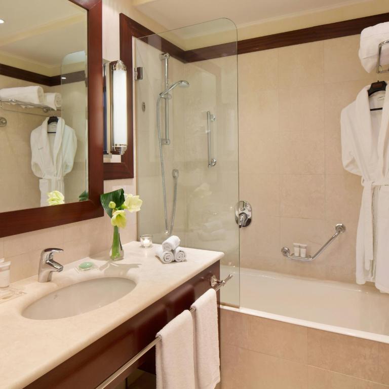 Starhotels Excelsior - Camera Familiare (2 Adulti + 2 Bambini) - 5