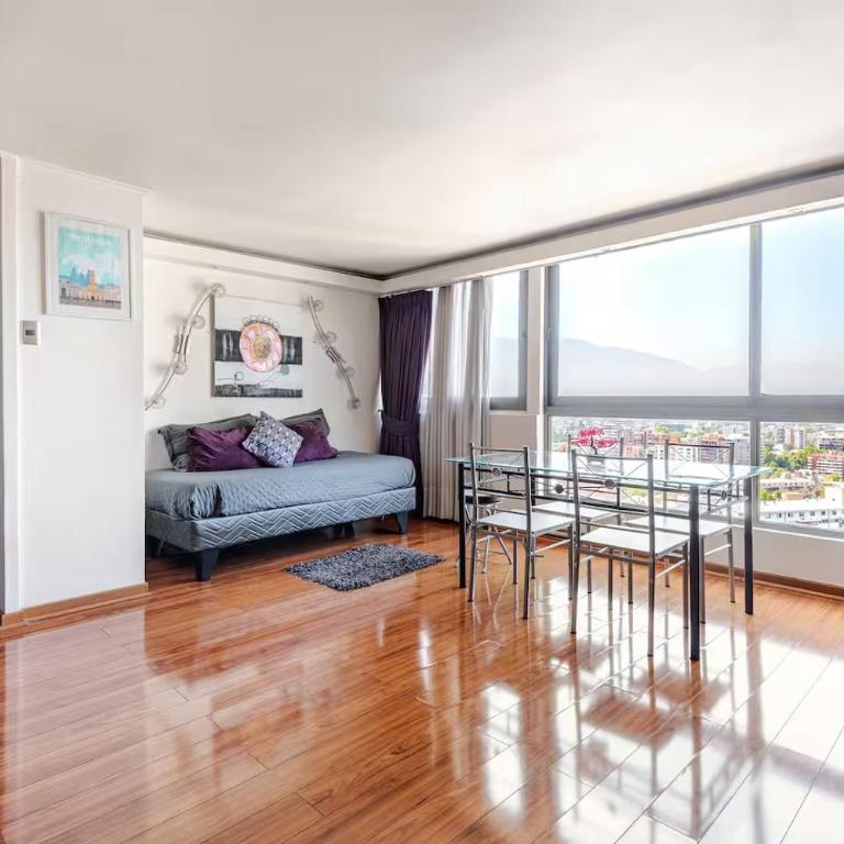 Charming Apartment with Jacuzzi in Central Location - Three-Bedroom Apartment - 15