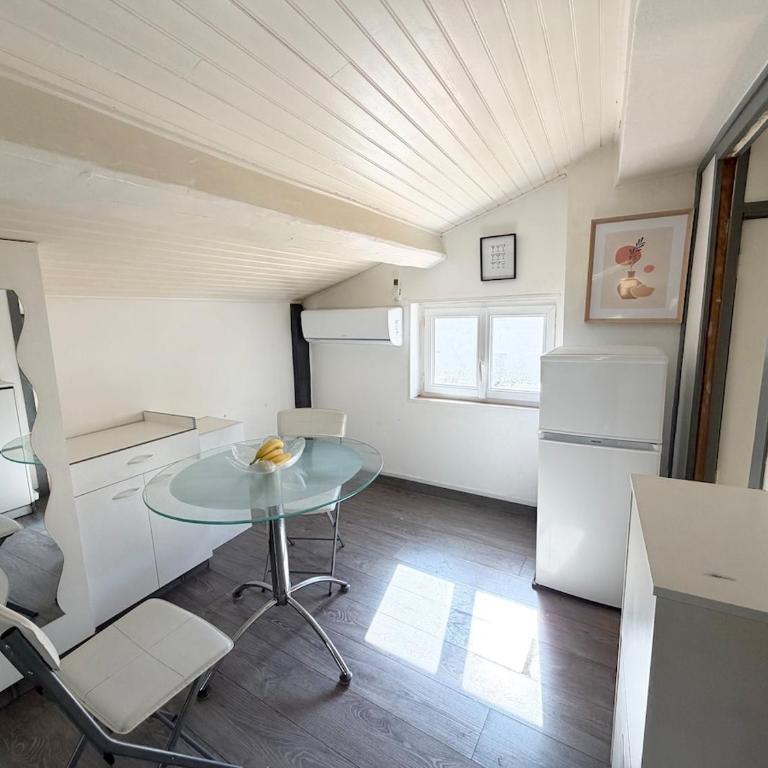 Charmant studio au coeur d'Avignon - Apartment mit 1 Schlafzimmer - 1