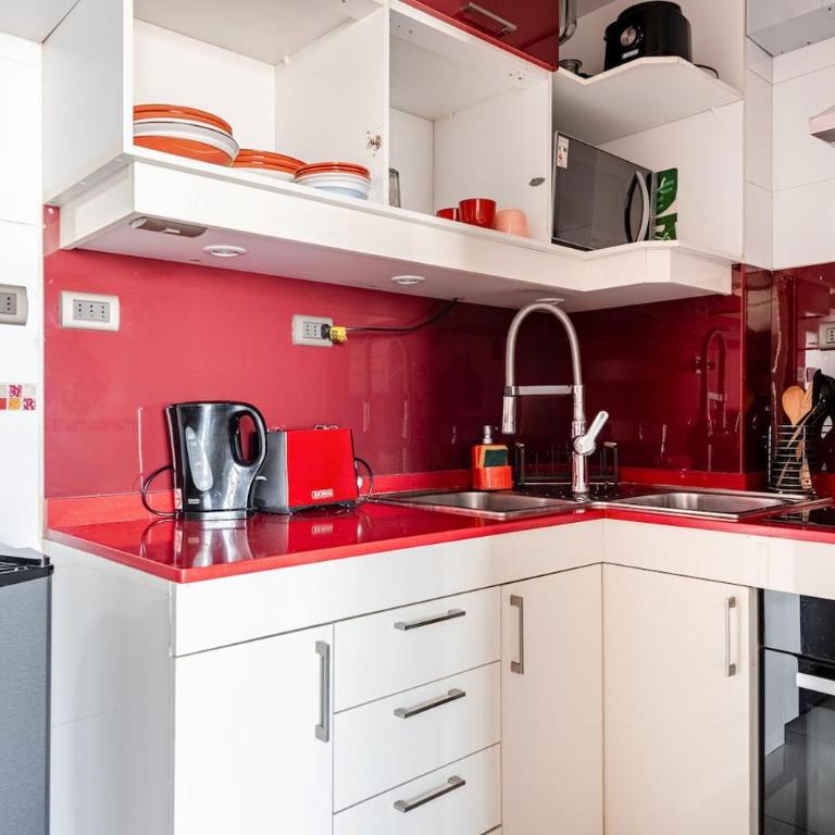 Charming Apartment with Jacuzzi in Central Location - Three-Bedroom Apartment - 13