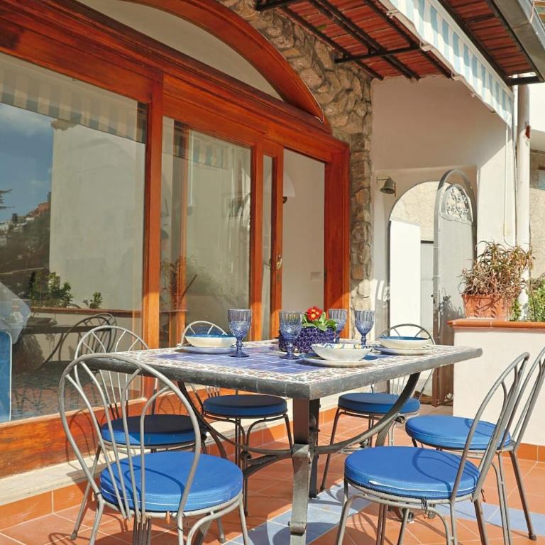 Casa Claudia Positano Center - 5 minutes to beach - Two-Bedroom Apartment - 5